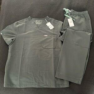 FIGS Green Scrubs